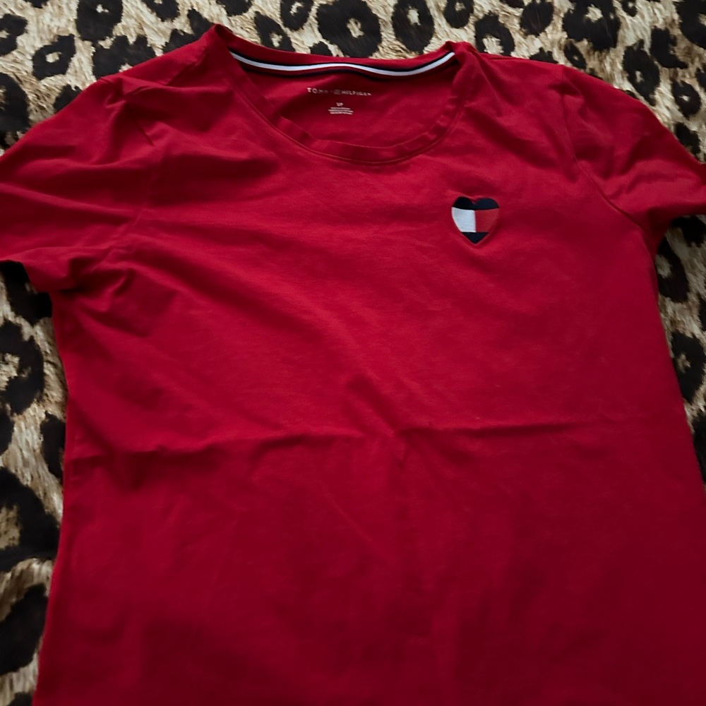 Gently Used Woman’s Tommy shirt Red